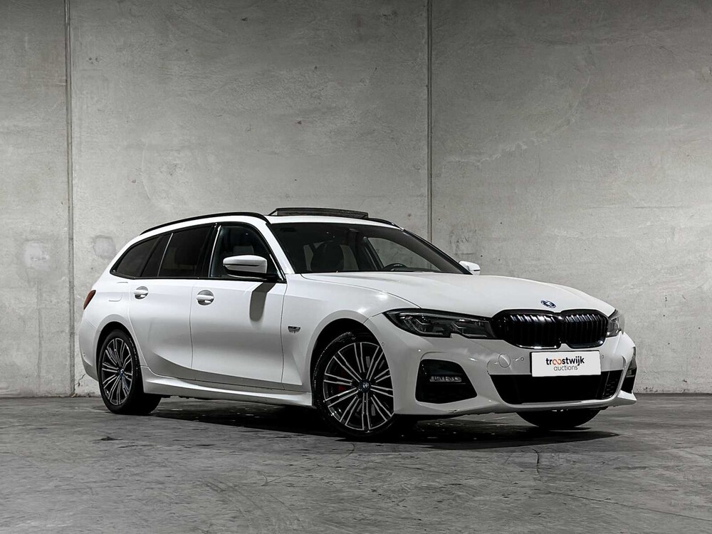 BMW 320e Touring Business Edition Plus M-Sport 204pk 2022 (Origineel-NL + 1e Eigenaar) 3-Serie, P-991-JH