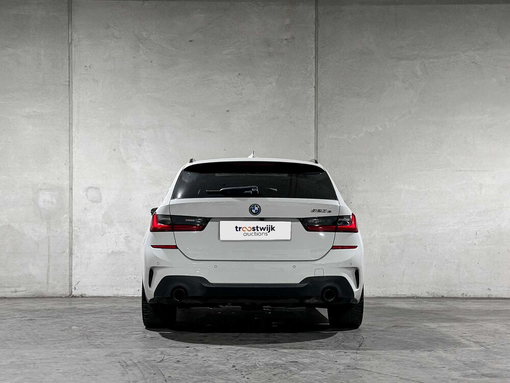 BMW 320e Touring Business Edition Plus M-Sport 204pk 2022 (Origineel-NL + 1e Eigenaar) 3-Serie, P-991-JH