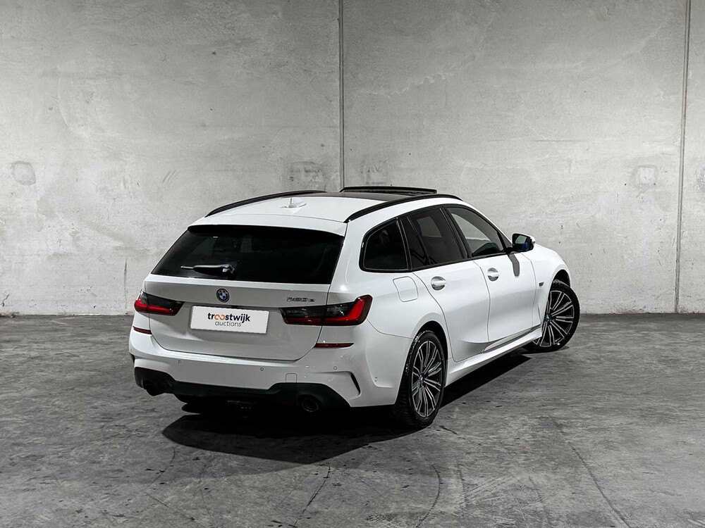BMW 320e Touring Business Edition Plus M-Sport 204pk 2022 (Origineel-NL + 1e Eigenaar) 3-Serie, P-991-JH