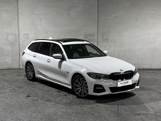 BMW 320e Touring Business Edition Plus M-Sport 204pk 2022 (Origineel-NL + 1e Eigenaar) 3-Serie, P-991-JH