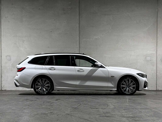 BMW 320e Touring Business Edition Plus M-Sport 204pk 2022 (Origineel-NL + 1e Eigenaar) 3-Serie, P-991-JH