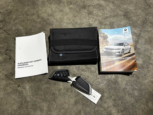 BMW 320e Touring Business Edition Plus M-Sport 204pk 2022 (Origineel-NL + 1e Eigenaar) 3-Serie, P-991-JH