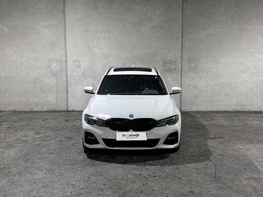BMW 320e Touring Business Edition Plus M-Sport 204pk 2022 (Origineel-NL + 1e Eigenaar) 3-Serie, P-991-JH