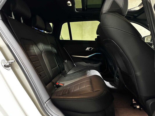 BMW 320e Touring Business Edition Plus M-Sport 204pk 2022 (Origineel-NL + 1e Eigenaar) 3-Serie, P-991-JH