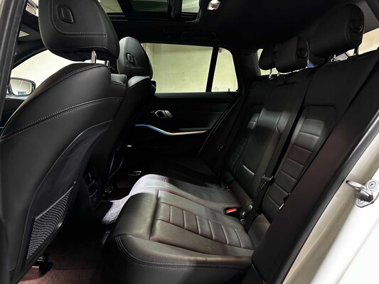 BMW 320e Touring Business Edition Plus M-Sport 204pk 2022 (Origineel-NL + 1e Eigenaar) 3-Serie, P-991-JH