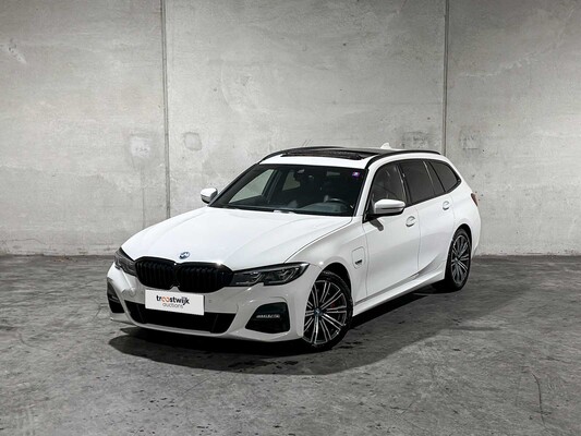 BMW 320e Touring Business Edition Plus M-Sport 204pk 2022 (Origineel-NL + 1e Eigenaar) 3-Serie, P-991-JH