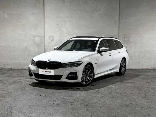 BMW 320e Touring Business Edition Plus M-Sport 204pk 2022 (Origineel-NL + 1e Eigenaar) 3-Serie, P-991-JH
