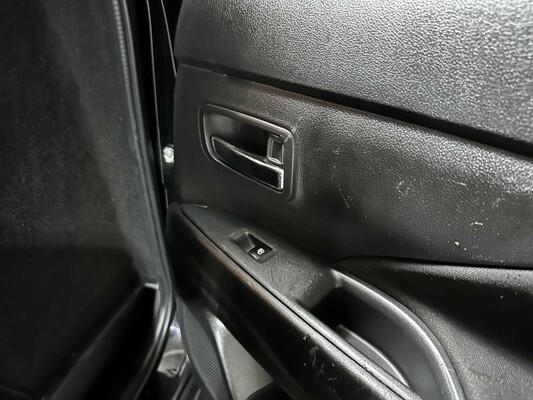Mitsubishi Outlander 150pk 2016 (Origineel-NL), VZ-564-V