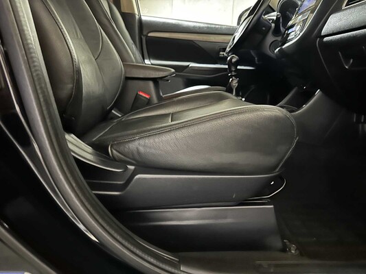 Mitsubishi Outlander 150pk 2016 (Origineel-NL), VZ-564-V