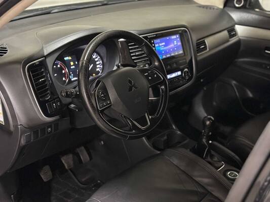 Mitsubishi Outlander 150pk 2016 (Origineel-NL), VZ-564-V