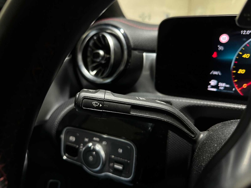 Mercedes-Benz - CLA-klasse - CLA180 d Launch Edition Premium - Personenauto