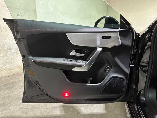 Mercedes-Benz - CLA-klasse - CLA180 d Launch Edition Premium - Personenauto