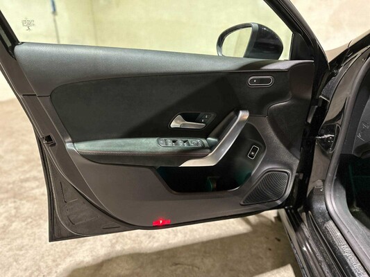 Mercedes-Benz A200 Business Solution AMG A-klasse 161pk 2020, J-049-DZ