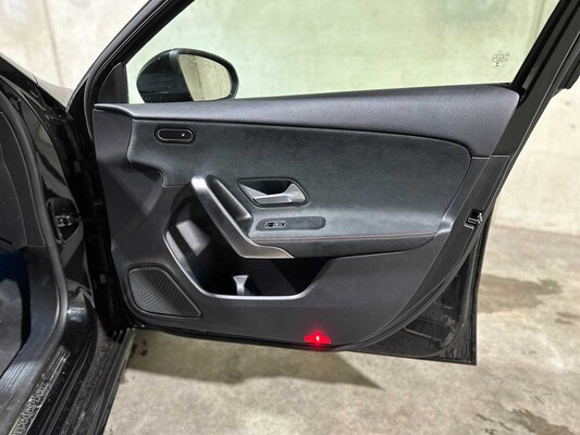 Mercedes-Benz A200 Business Solution AMG A-klasse 161pk 2020, J-049-DZ