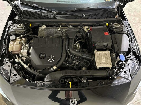 Mercedes-Benz A200 Business Solution AMG A-klasse 161pk 2020, J-049-DZ