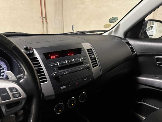 Mitsubishi Outlander 2.0 Intro Edition 147pk 2010 (Origineel-NL) Automaat, 43-NTH-8
