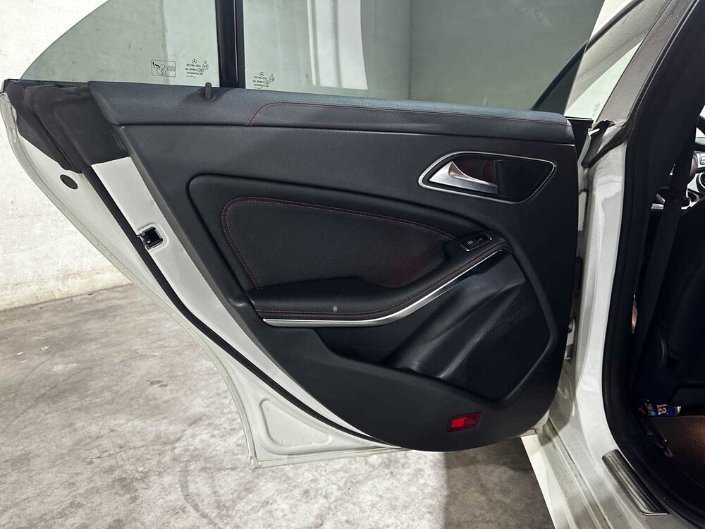 Mercedes-Benz CLA200 d Business Solution AMG 136pk 2016 CLA-Klasse