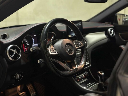 Mercedes-Benz CLA200 d Business Solution AMG 136pk 2016 CLA-Klasse