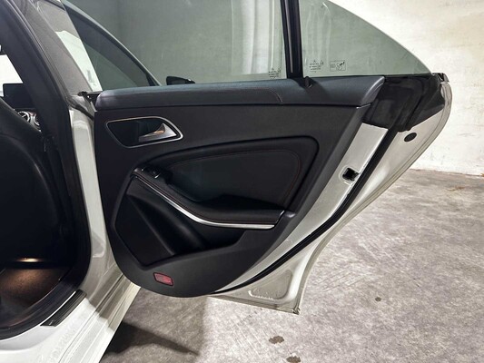 Mercedes-Benz CLA200 d Business Solution AMG 136pk 2016 CLA-Klasse