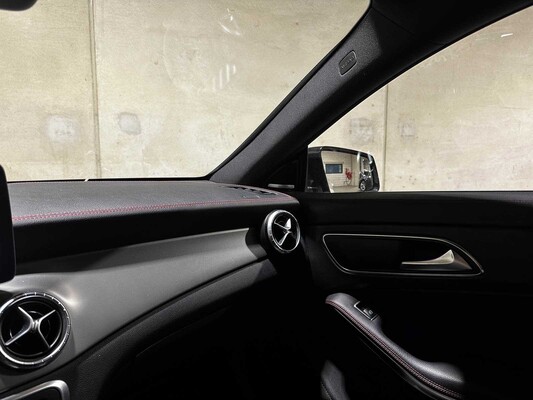 Mercedes-Benz CLA200 d Business Solution AMG 136pk 2016 CLA-Klasse