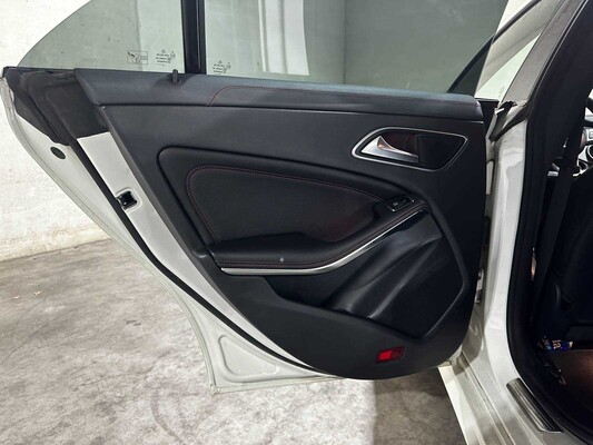 Mercedes-Benz CLA200 d Business Solution AMG 136pk 2016 CLA-Klasse