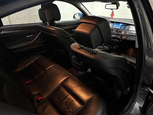 BMW 523i High Executive M sport 204pk 2011 5-serie (Origineel-NL), 73-PJN-3