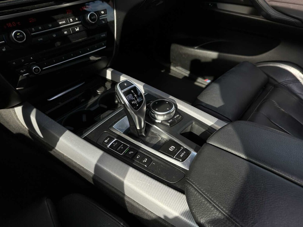 BMW X5 xDrive50i High Executive 7-Persoons 4.4 V8 449pk 2014 (Origineel-NL), 6-TBH-12