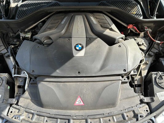 BMW X5 xDrive50i High Executive 7-Persoons 4.4 V8 449pk 2014 (Origineel-NL), 6-TBH-12