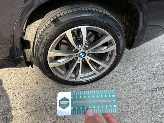 BMW X5 xDrive50i High Executive 7-Persoons 4.4 V8 449pk 2014 (Origineel-NL), 6-TBH-12