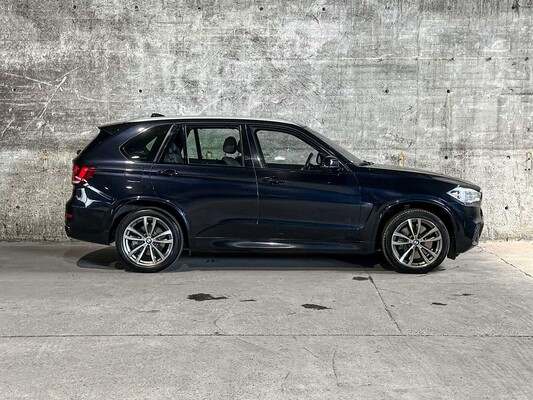 BMW X5 xDrive50i High Executive 7-Persoons 4.4 V8 449pk 2014 (Origineel-NL), 6-TBH-12