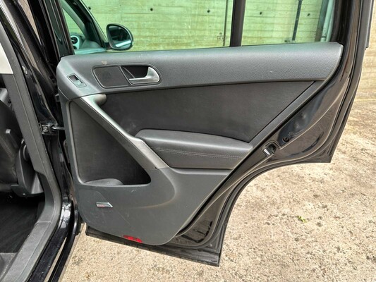 Volkswagen Tiguan 2.0 TSI Track&Field 4Motion 200pk 2008, L-775-LG