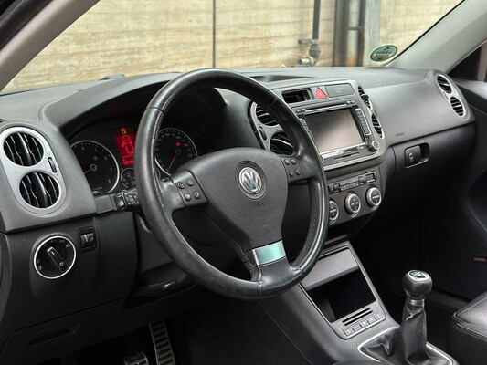 Volkswagen Tiguan 2.0 TSI Track&Field 4Motion 200pk 2008, L-775-LG