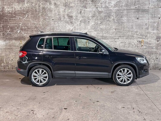 Volkswagen Tiguan 2.0 TSI Track&Field 4Motion 200pk 2008, L-775-LG