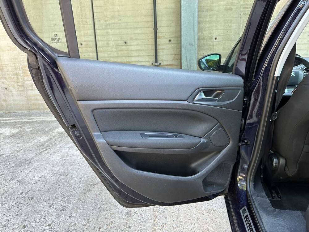 Peugeot 308 1.6 THP Blue Lease Premium 154pk 2014, 3-TGR-06