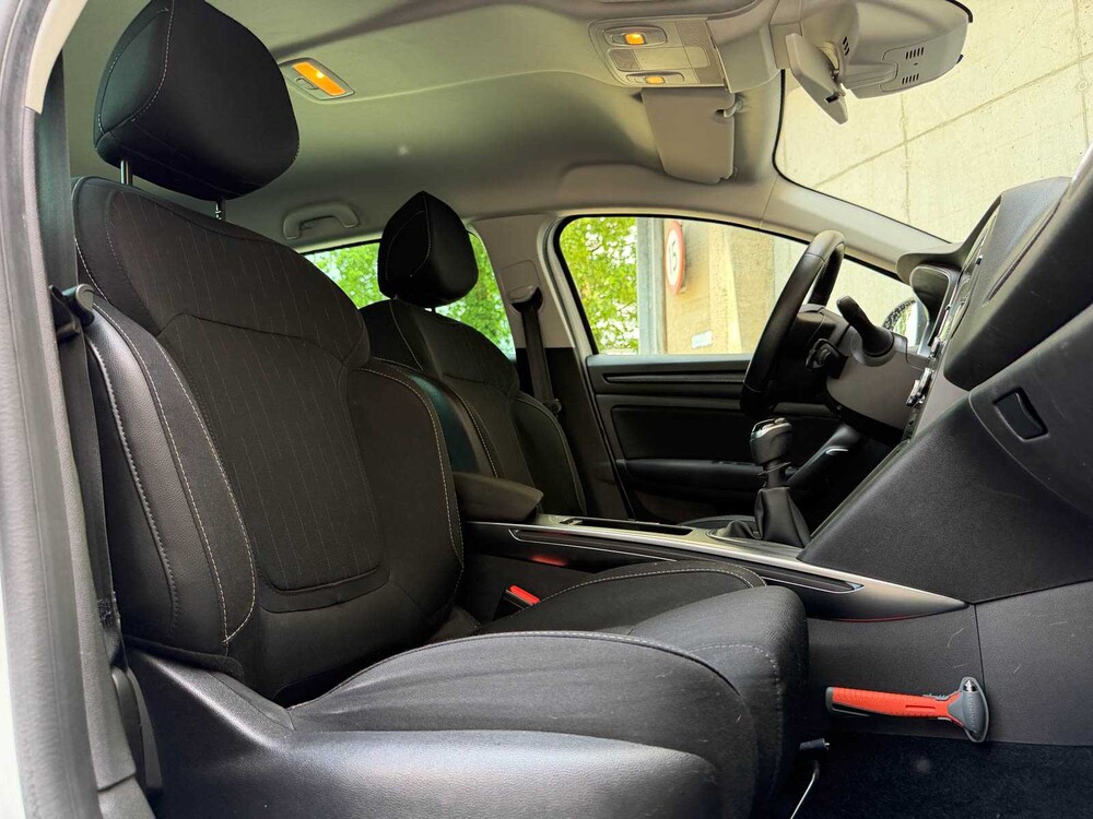 Renault Mégane Estate 1.3 TCe Limited 116pk 2020 (Origineel-NL + 1e eigenaar), J-866-GX