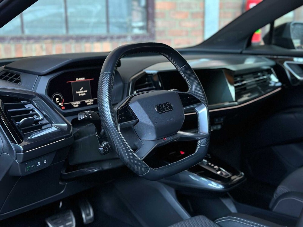 Audi Q4 e-tron 50 quattro Launch Edition S Competition 77 kWh 299pk 2022 (Origineel-NL + 1e eigenaar), P-122-GB 