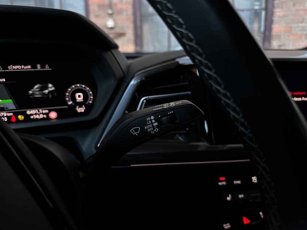Audi Q4 e-tron 50 quattro Launch Edition S Competition 77 kWh 299pk 2022 (Origineel-NL + 1e eigenaar), P-122-GB 