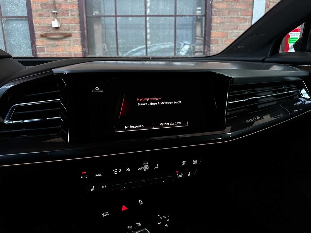Audi Q4 e-tron 50 quattro Launch Edition S Competition 77 kWh 299pk 2022 (Origineel-NL + 1e eigenaar), P-122-GB 