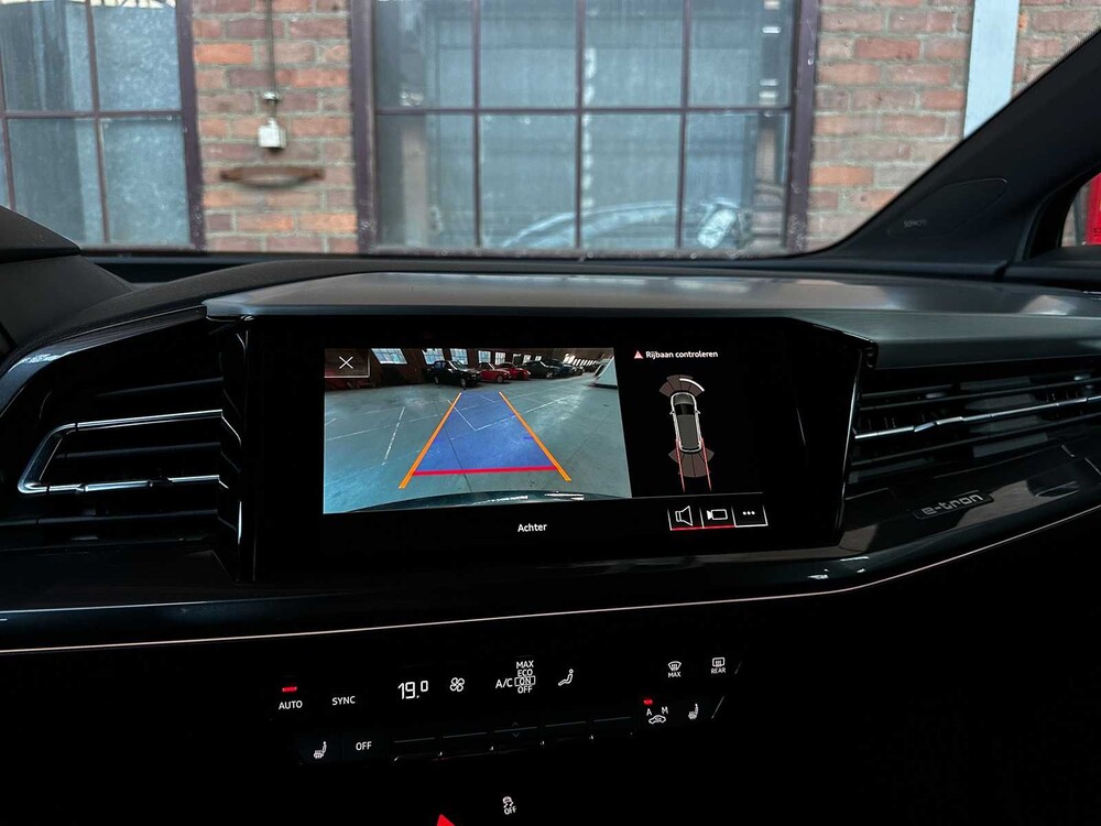 Audi Q4 e-tron 50 quattro Launch Edition S Competition 77 kWh 299pk 2022 (Origineel-NL + 1e eigenaar), P-122-GB 