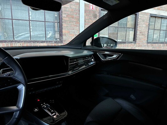 Audi Q4 e-tron 50 quattro Launch Edition S Competition 77 kWh 299pk 2022 (Origineel-NL + 1e eigenaar), P-122-GB 