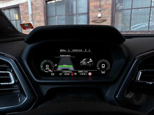 Audi Q4 e-tron 50 quattro Launch Edition S Competition 77 kWh 299pk 2022 (Origineel-NL + 1e eigenaar), P-122-GB 