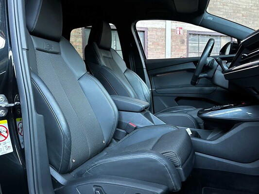Audi Q4 e-tron 50 quattro Launch Edition S Competition 77 kWh 299pk 2022 (Origineel-NL + 1e eigenaar), P-122-GB 
