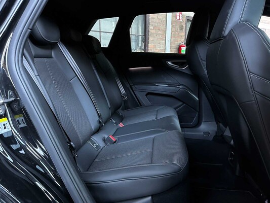 Audi Q4 e-tron 50 quattro Launch Edition S Competition 77 kWh 299pk 2022 (Origineel-NL + 1e eigenaar), P-122-GB 