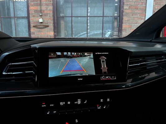 Audi Q4 e-tron 50 quattro Launch Edition S Competition 77 kWh 299pk 2022 (Origineel-NL + 1e eigenaar), P-122-GB 