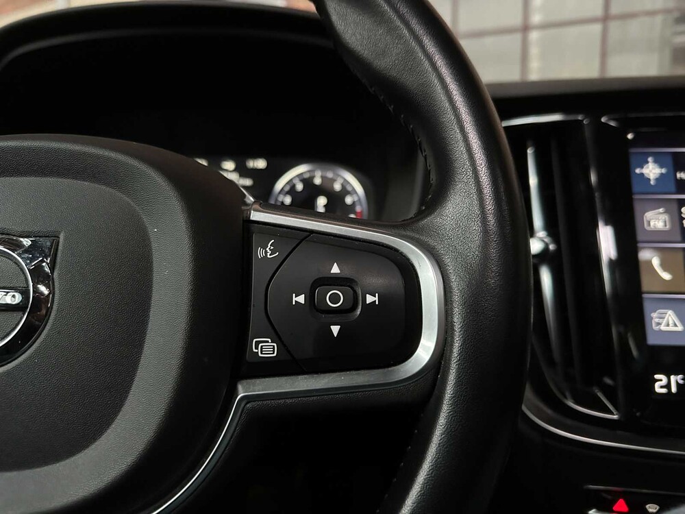 Volvo V60 2.0 T4 Momentum Proline 188pk 2019 (Original-NL), ZP-740-L