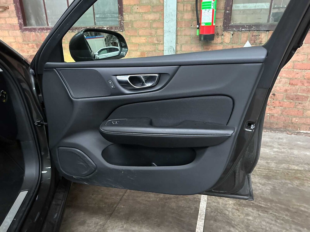 Volvo V60 2.0 T4 Momentum Proline 188pk 2019 (Original-NL), ZP-740-L