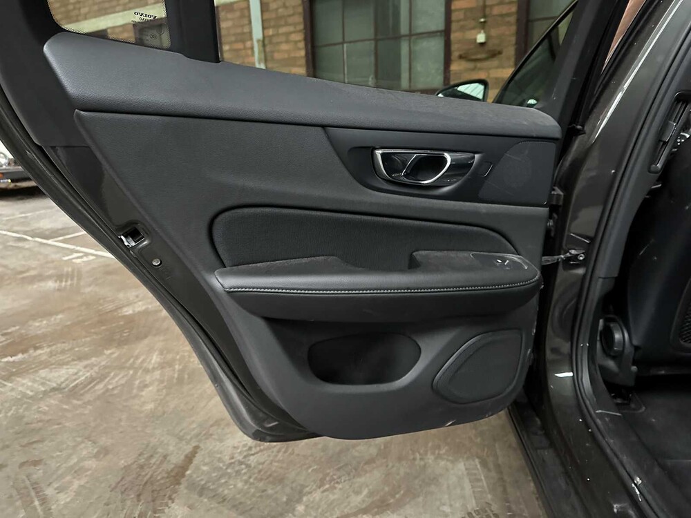 Volvo V60 2.0 T4 Momentum Proline 188pk 2019 (Original-NL), ZP-740-L
