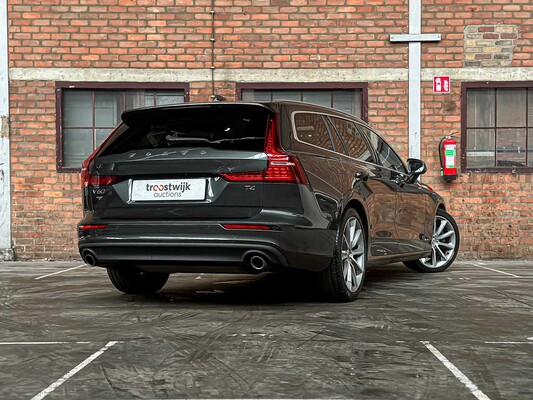 Volvo V60 2.0 T4 Momentum Proline 188pk 2019 (Original-NL), ZP-740-L