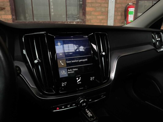 Volvo V60 2.0 T4 Momentum Proline 188pk 2019 (Original-NL), ZP-740-L