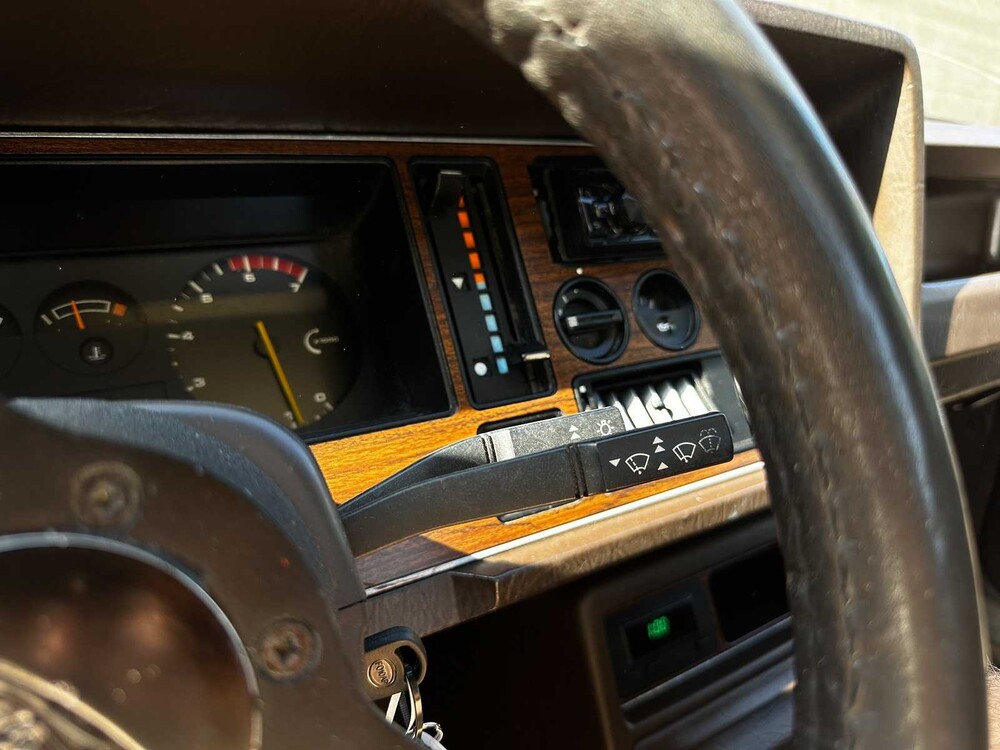 Ford Granada 2.8 GL 160pk 1983 (Origineel-NL), V-101-TR